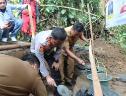 Bantu Akses Jalan Warga, Polres Lebak Bangun Jembatan Merah Putih Penghubung Antar Kampung
